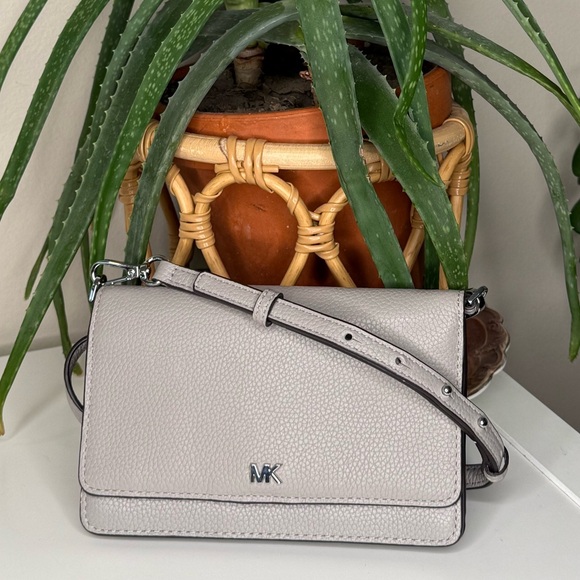Michael Kors Pearl Grey Pebbled Leather Convertible Crossbody Bag Wallet Purse - Picture 2 of 7